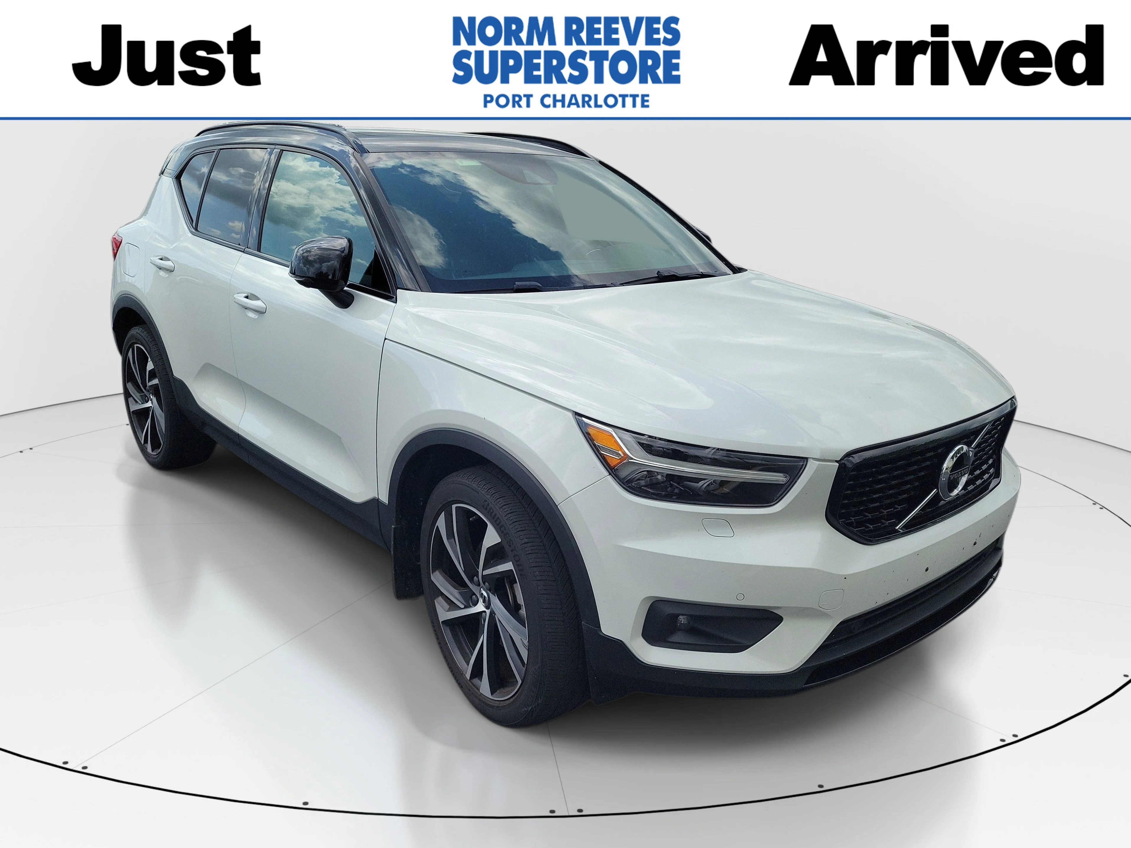 2020 Volvo XC40 T5 R-Design AWD's photo