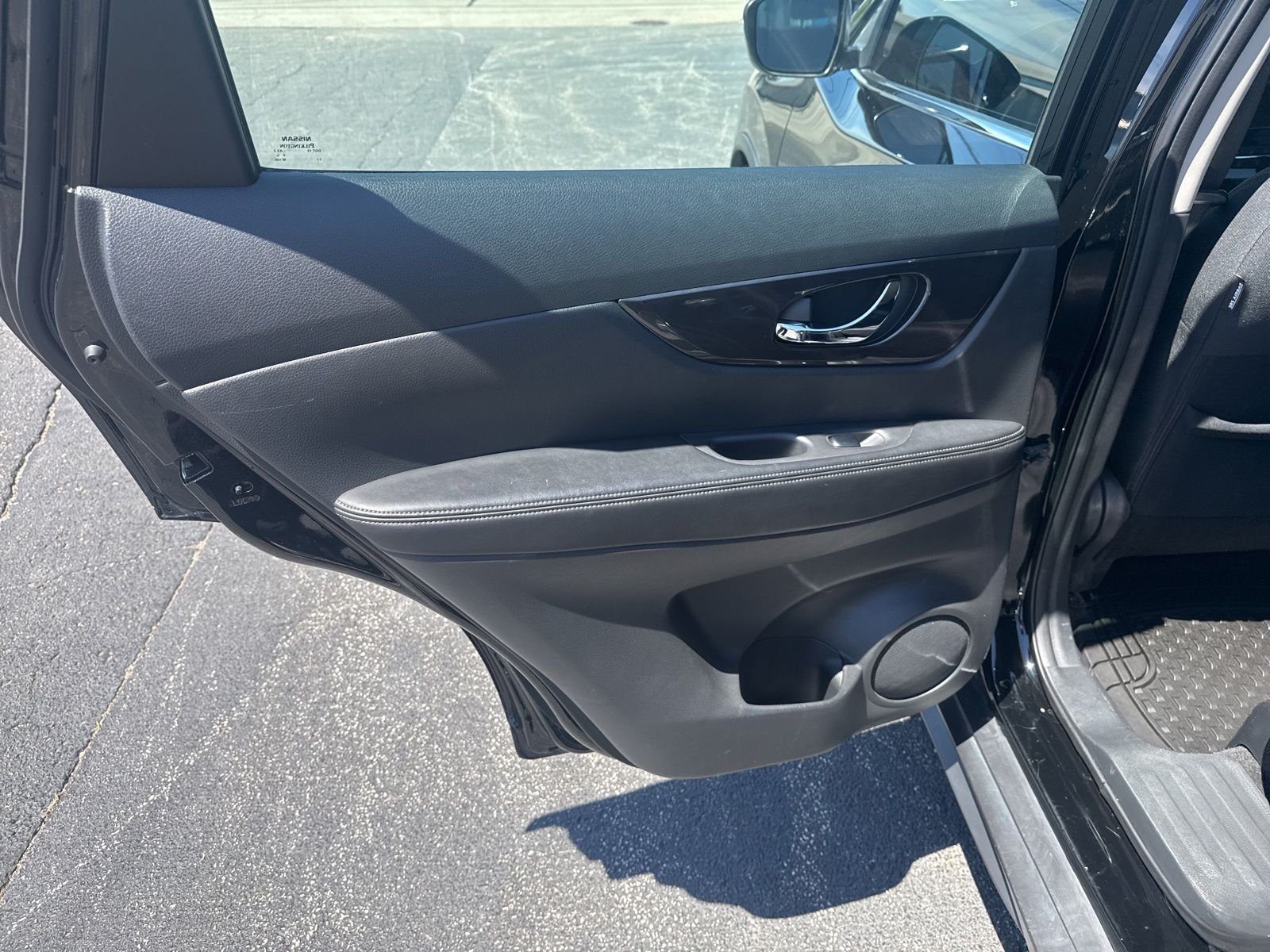 Used 2018  Nissan S image 16
