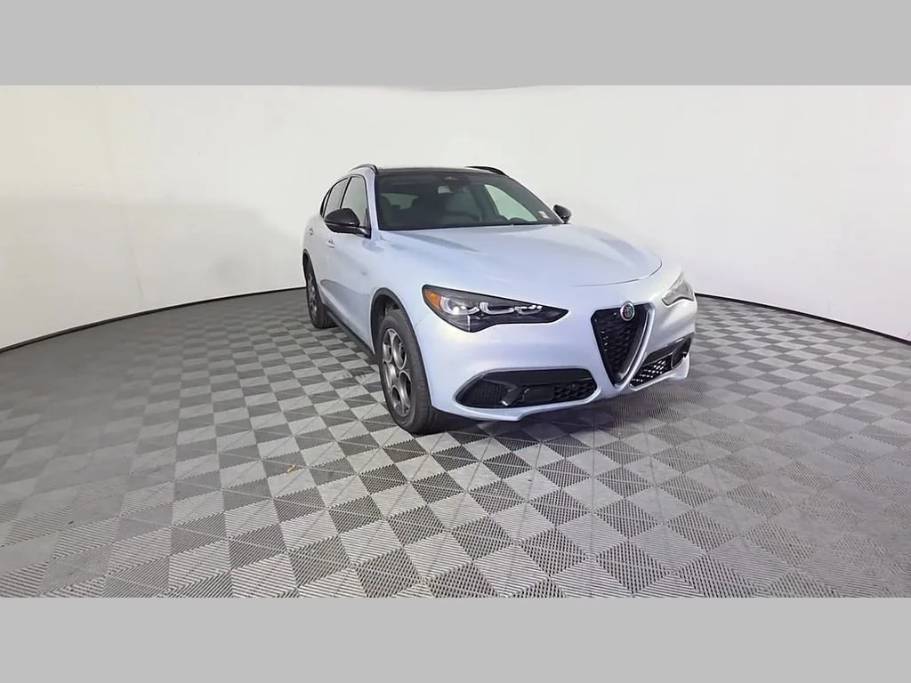 New 2026 Moonlight Gray Metallic Alfa Romeo Base image 38