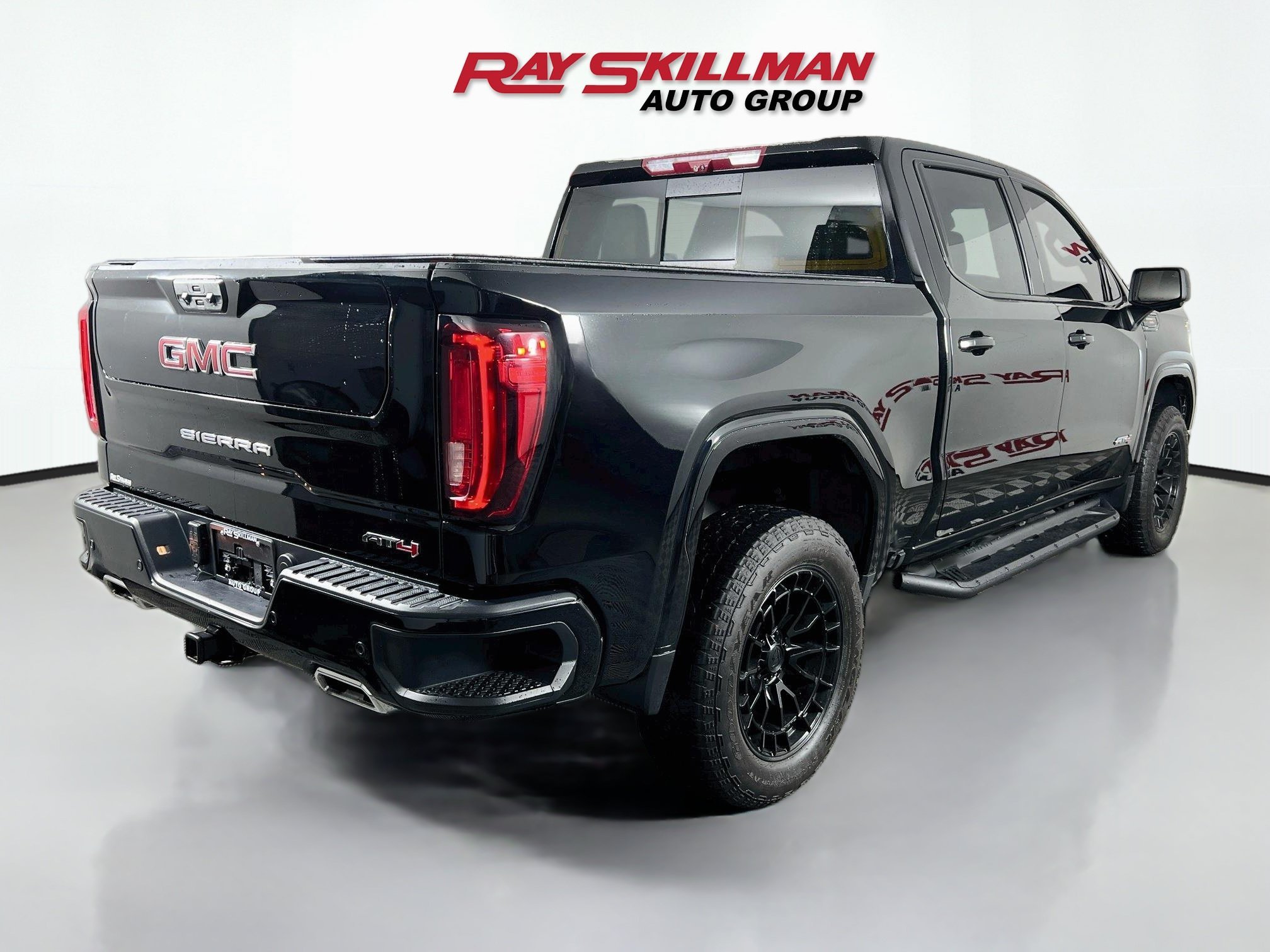 Used 2025 Onyx Black GMC AT4 image 7