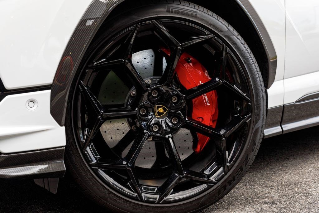 Used 2024 White Lamborghini Performante image 51