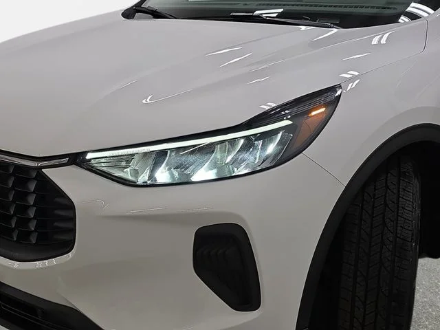 Used 2023 White Ford Active image 27