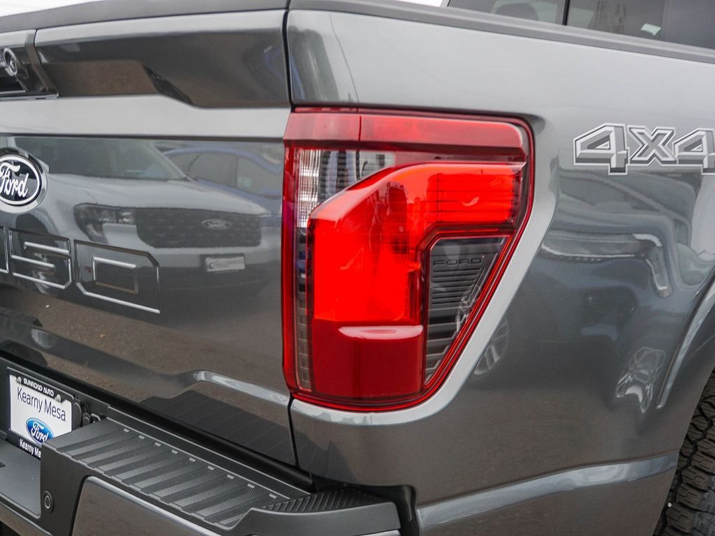 New 2026 Carbonized Gray Metallic Ford XLT image 7