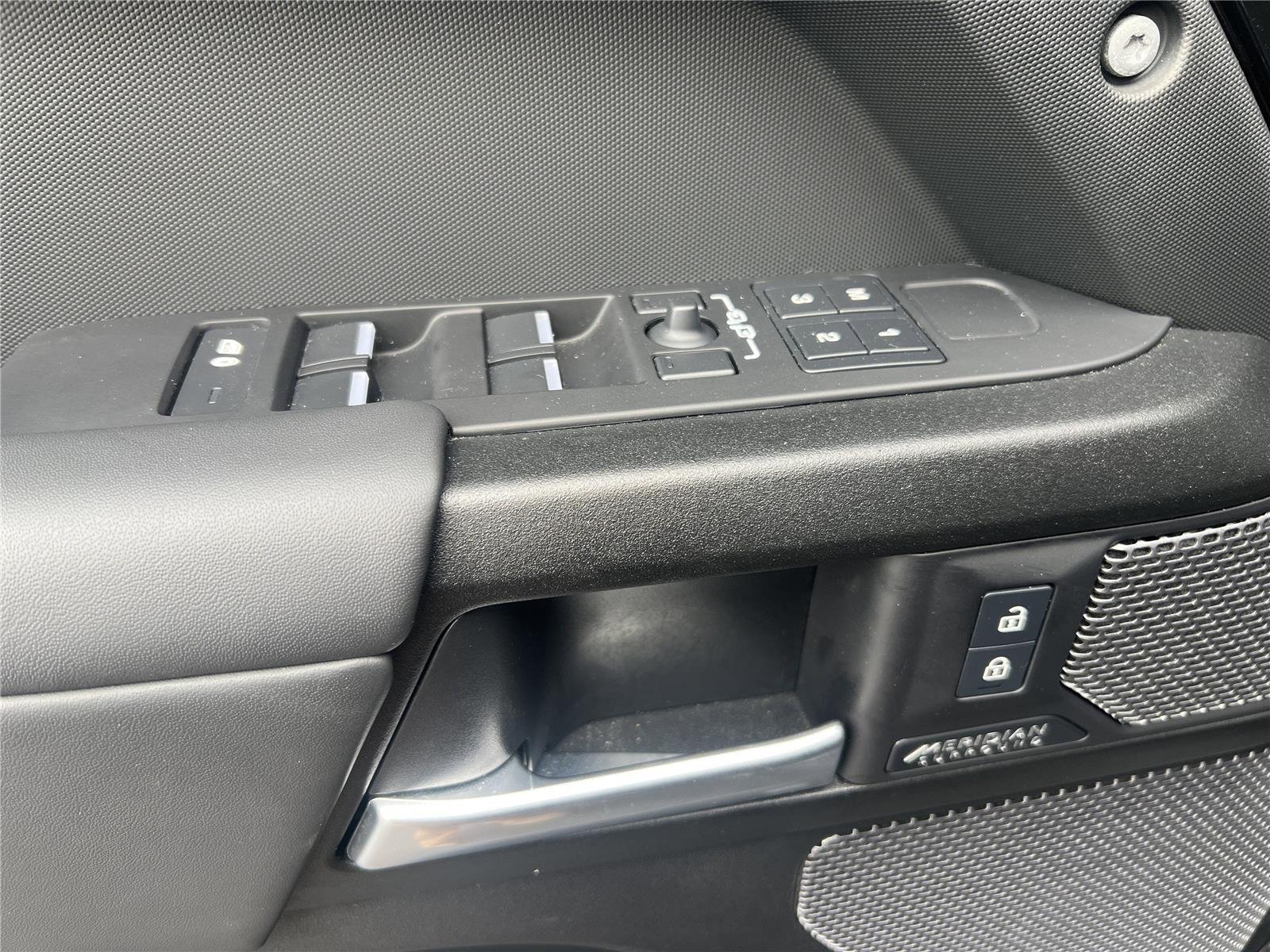 Used 2024 Santorini Black Metallic Land Rover V8 image 27