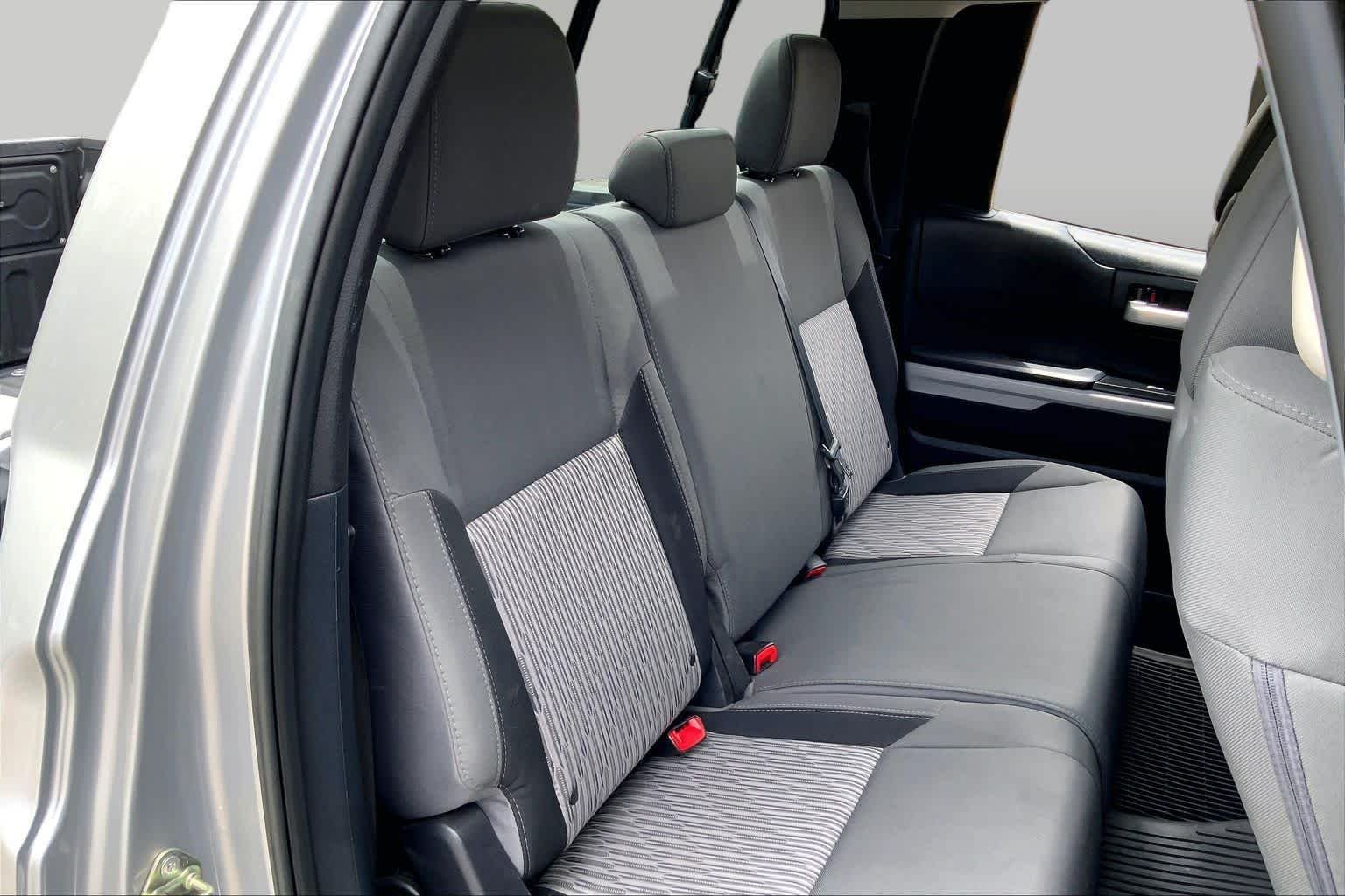 Used 2015 Silver Sky Metallic Toyota SR5 image 17