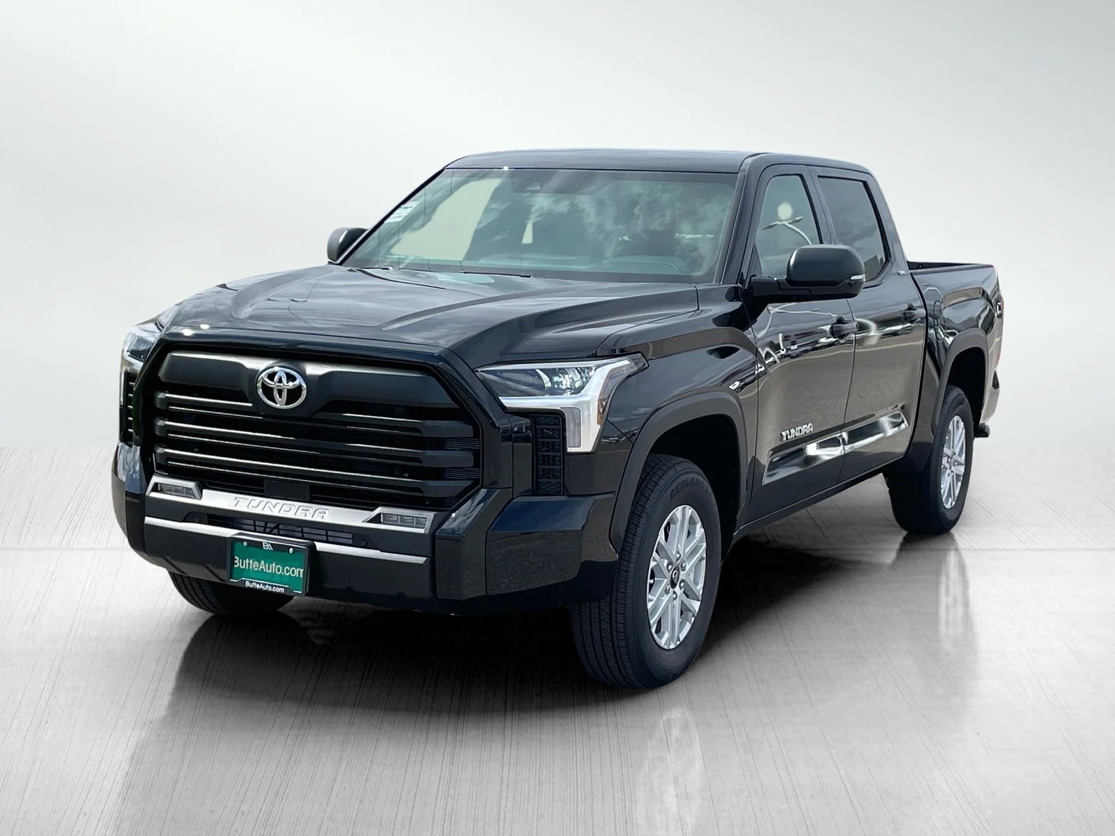 New 2026 Midnight Black Metallic Toyota SR5 image 7