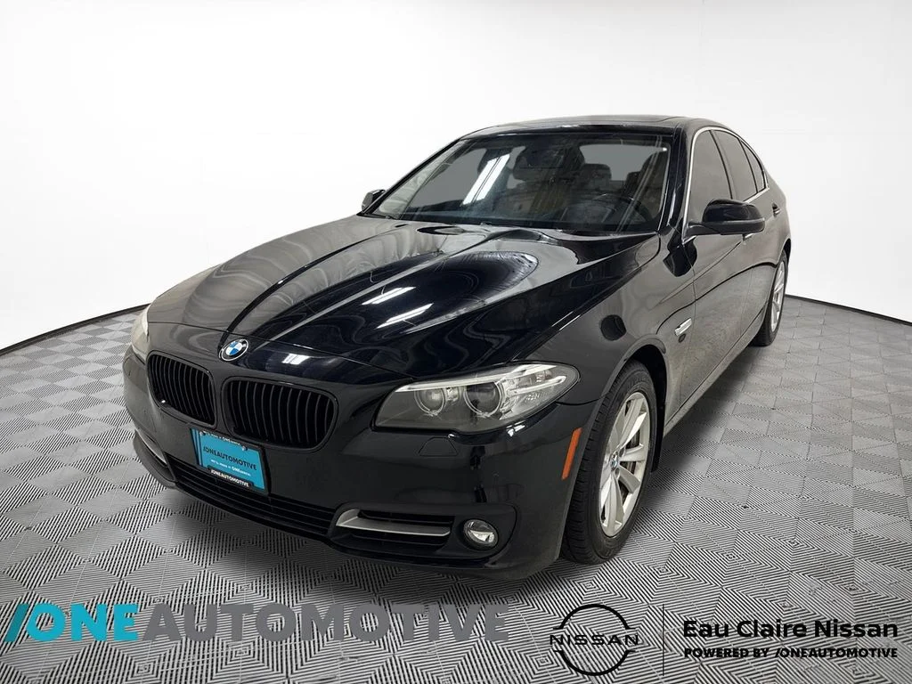 2015 BMW 5 Series 528i xDrive Sedan's photo