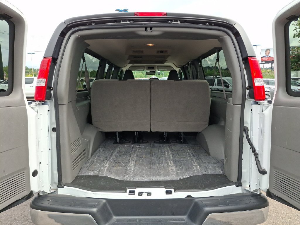 2025 Chevrolet Express Passenger LT - Photo 18