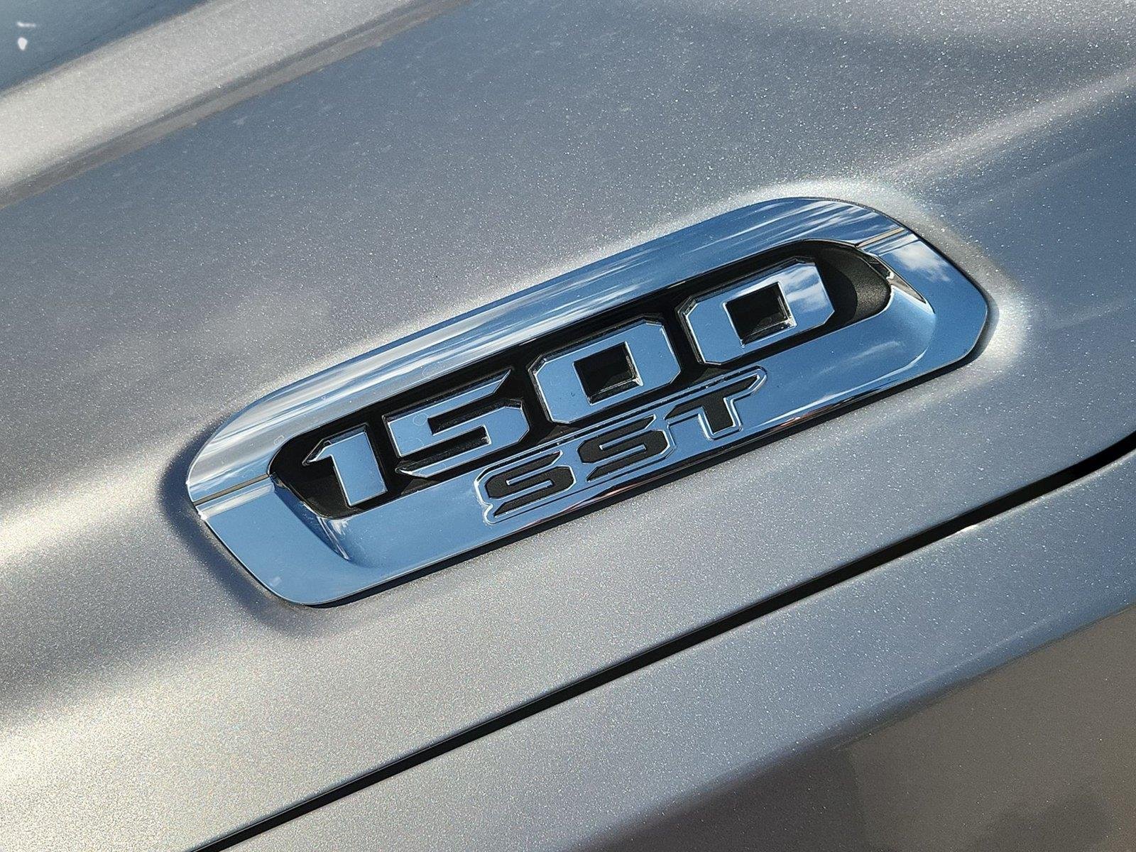 2025 Ram 1500 photo 30 of 32