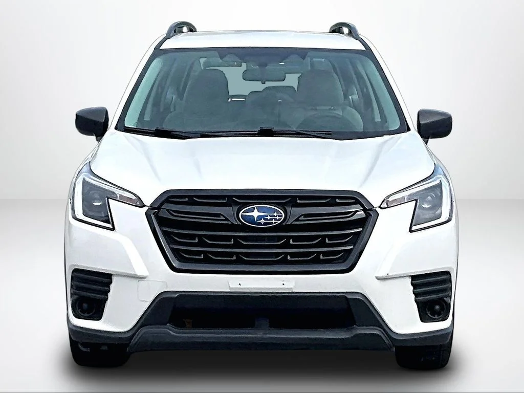 Used 2023 White Subaru Base image 4
