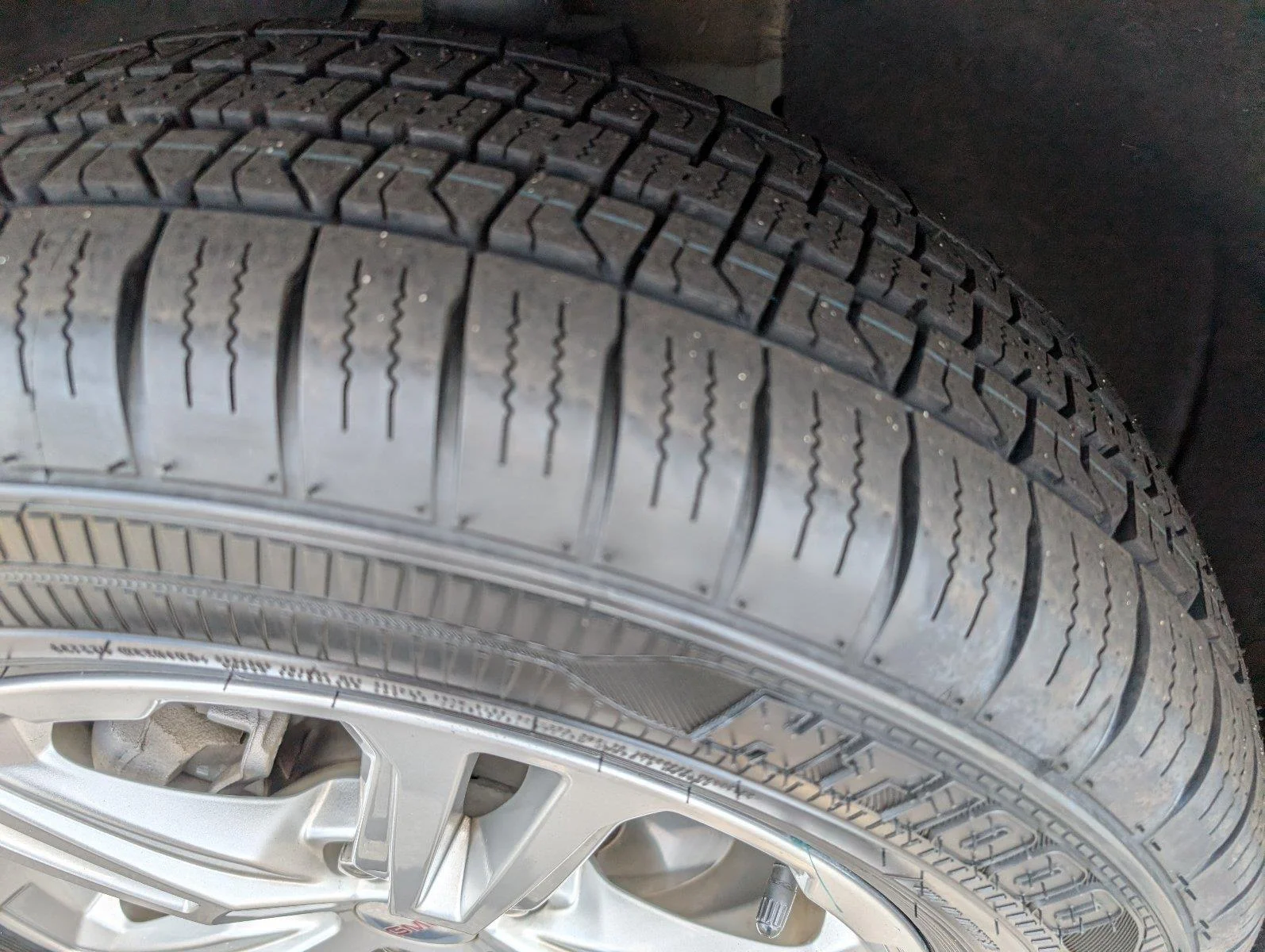 Used 2024 Downpour Metallic GMC SLE image 12