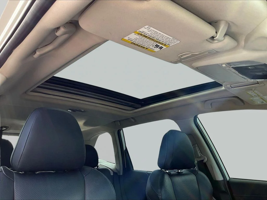 Used 2021 Crystal White Pearl Subaru Limited image 32
