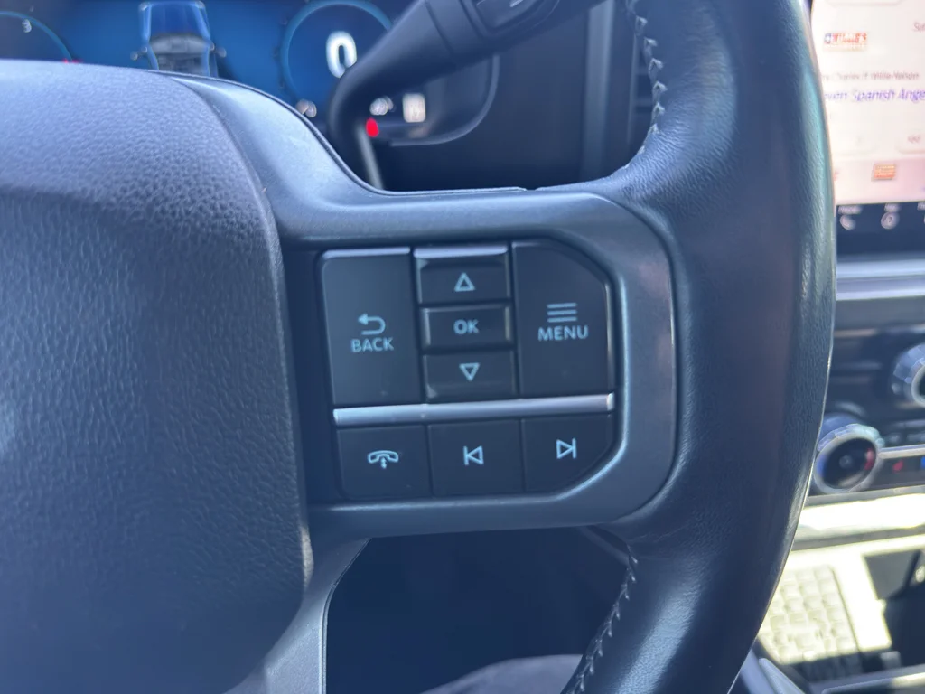 Used 2023 Agate Black Metallic Ford LARIAT image 36