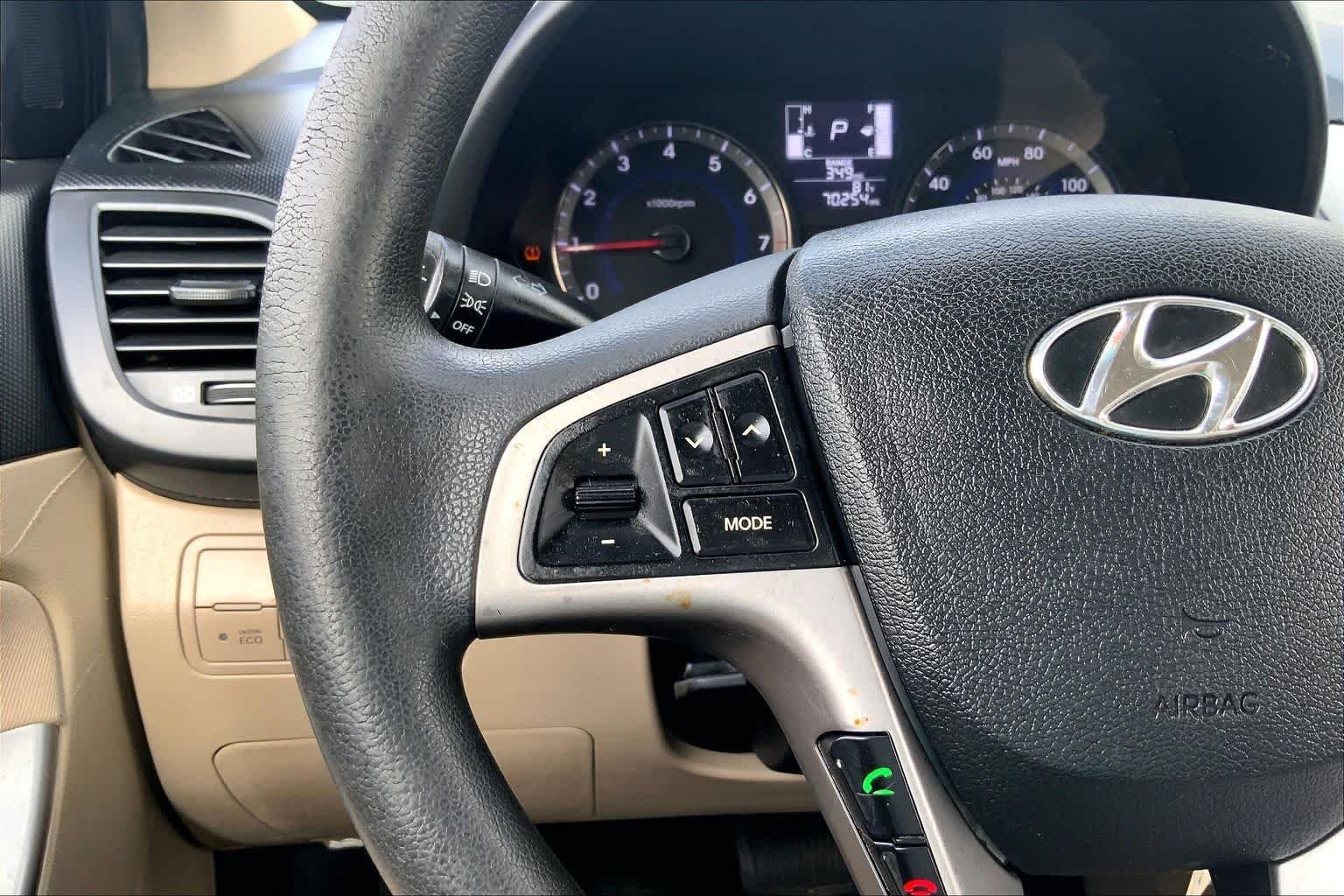 Used 2016 Misty Beige Metallic Hyundai SE image 21