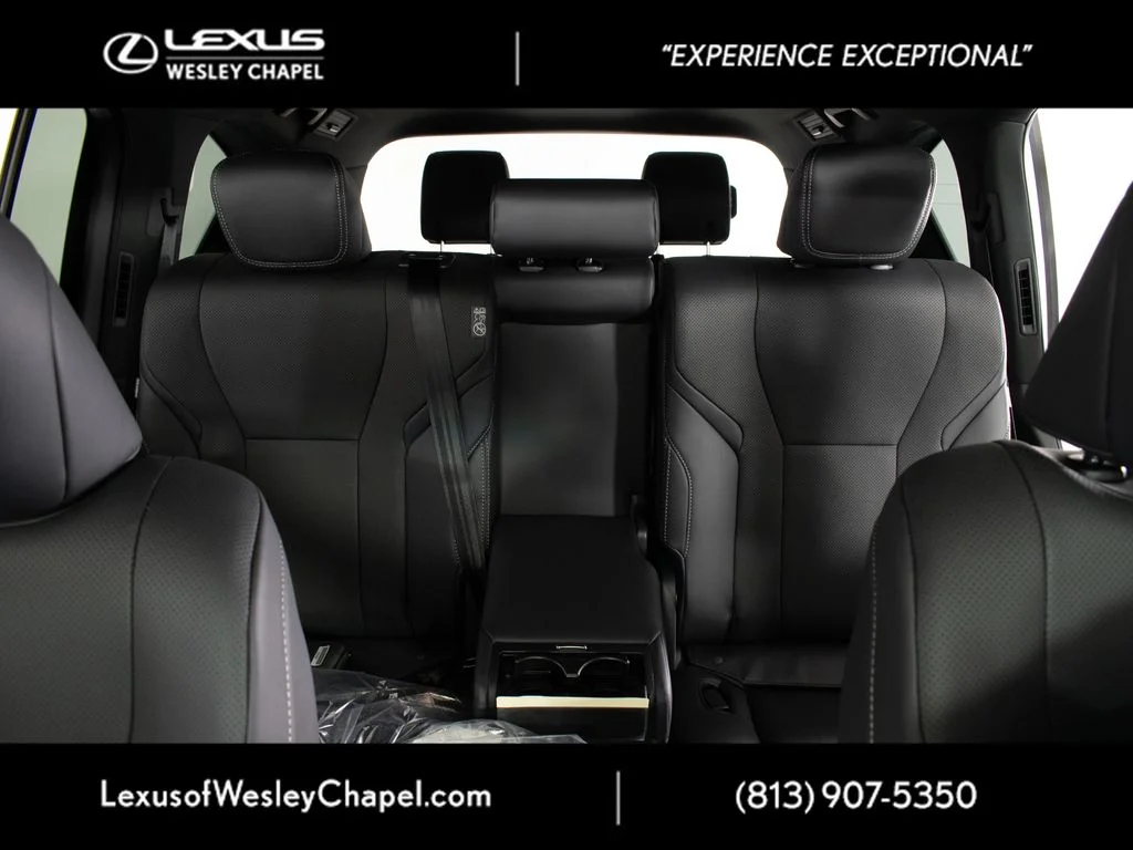 2026 Lexus LX 700h F-Sport - Photo 9