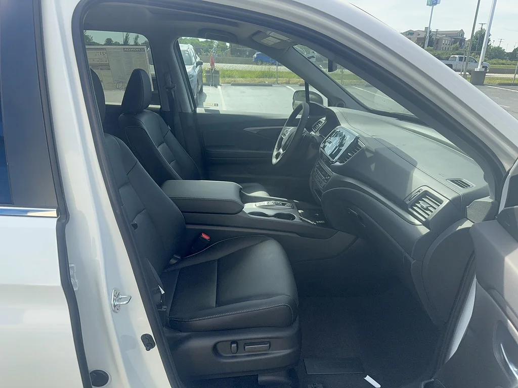 New 2026 Platinum White Pearl Honda RTL image 15