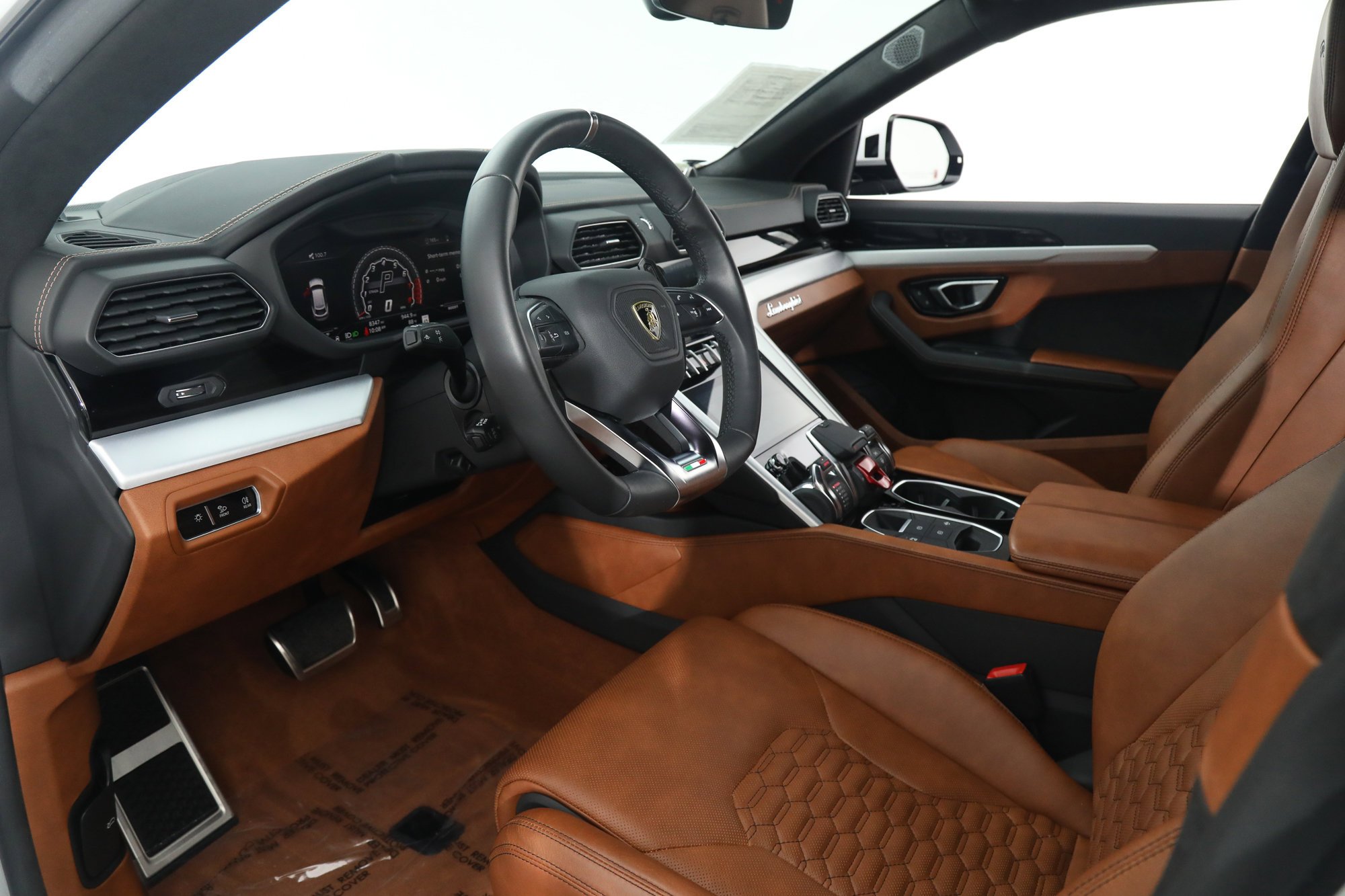 Used 2020 White Lamborghini  image 16