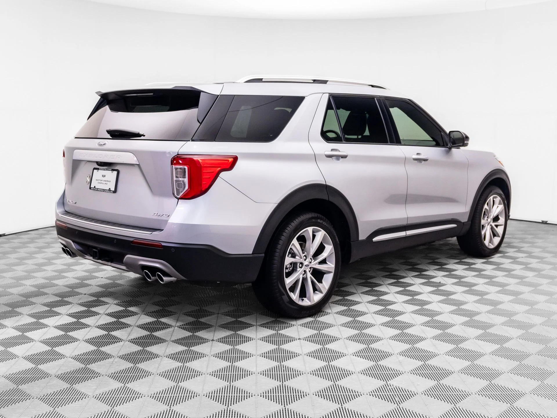 Used 2023 Silver Ford Platinum image 5