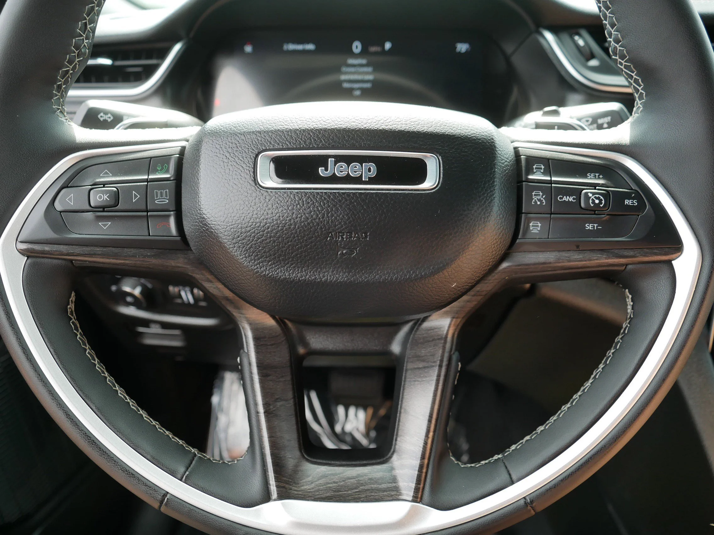 Used 2025 Baltic Gray Metallic Clearcoat Jeep Limited image 25