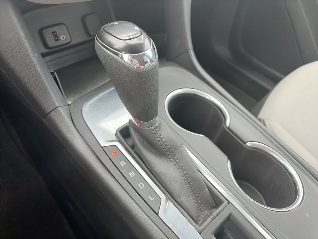 Used 2018 White Chevrolet LS image 20