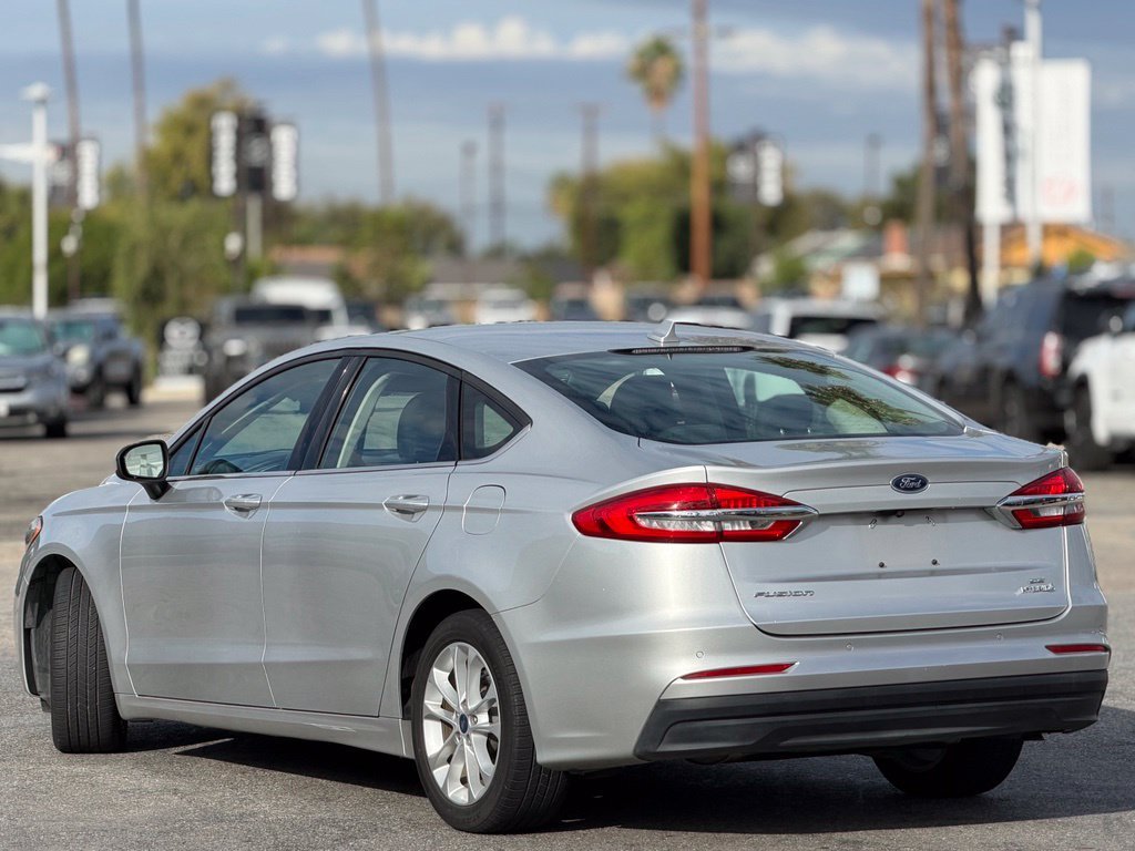 Used 2019 Ingot Silver Ford SE image 2