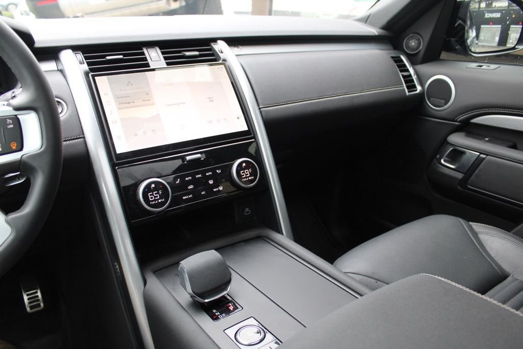 Used 2025 Blue Land Rover Dynamic SE image 19