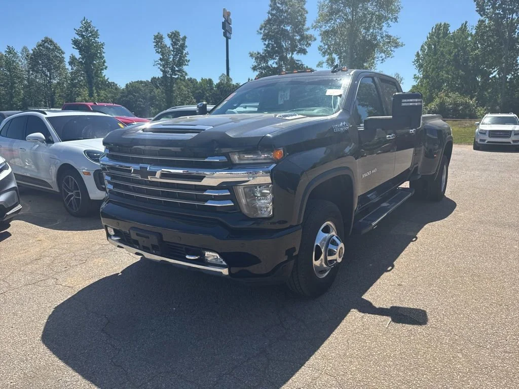 2023 Chevrolet Silverado HD High Country 4WD Crew Cab Short Box's photo