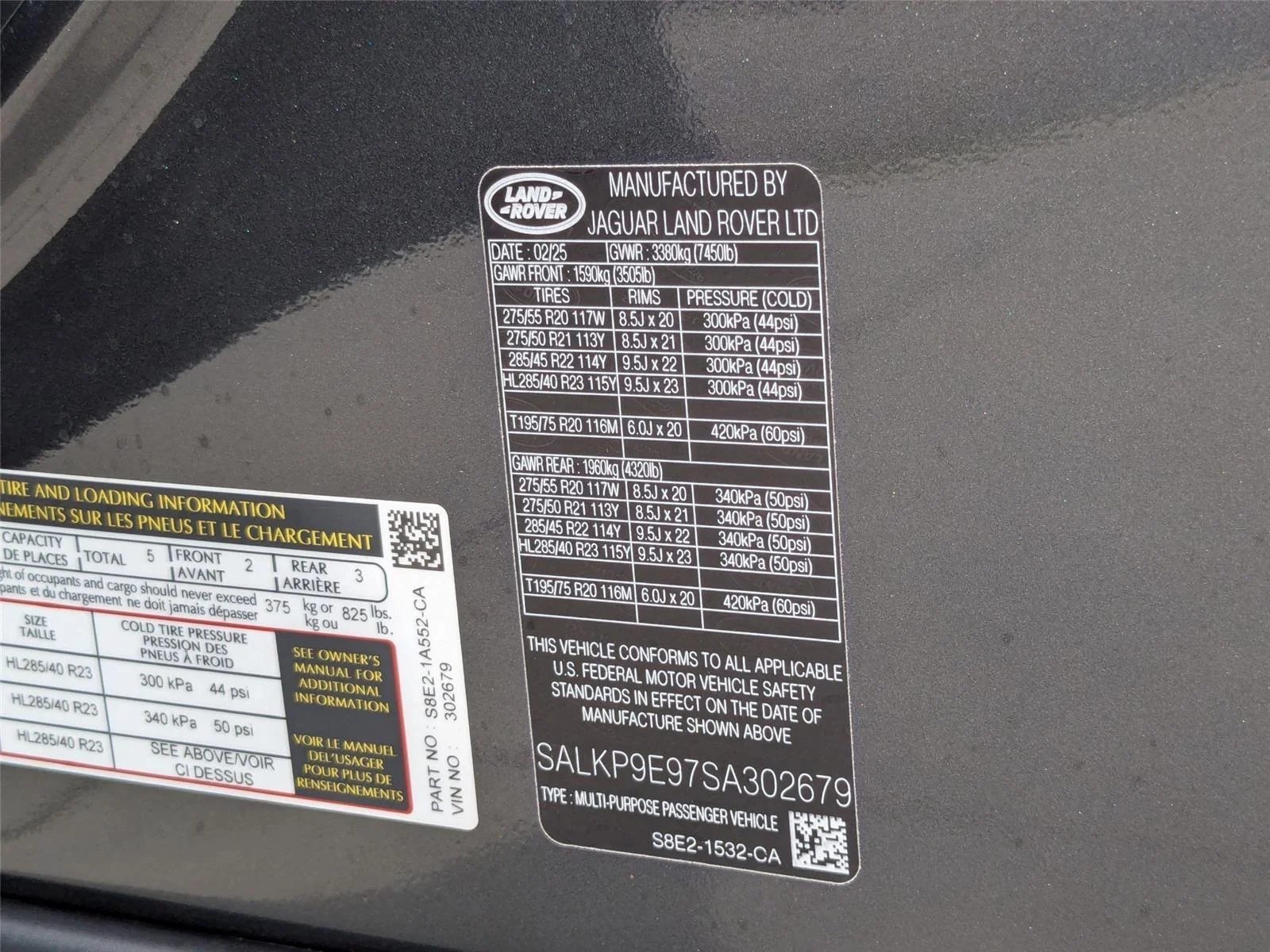 Used 2025 Carpathian Grey Premium Metallic Land Rover SE image 19