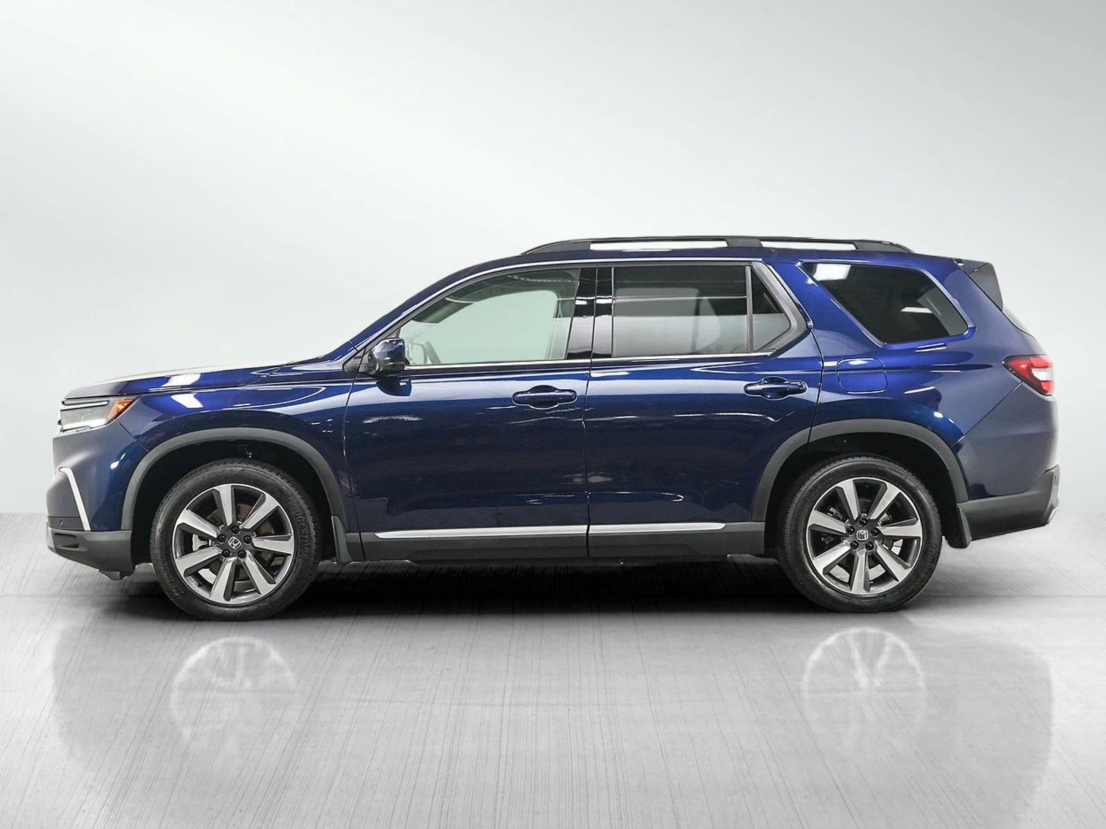 Used 2025 Honda Pilot Touring with VIN 5FNYG1H76SB053697 for sale in Burnsville, Minnesota