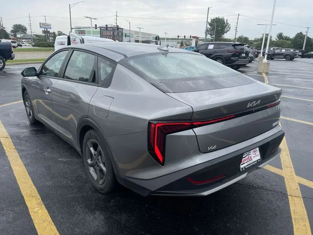 2025 Kia K4 LXS - Photo 31