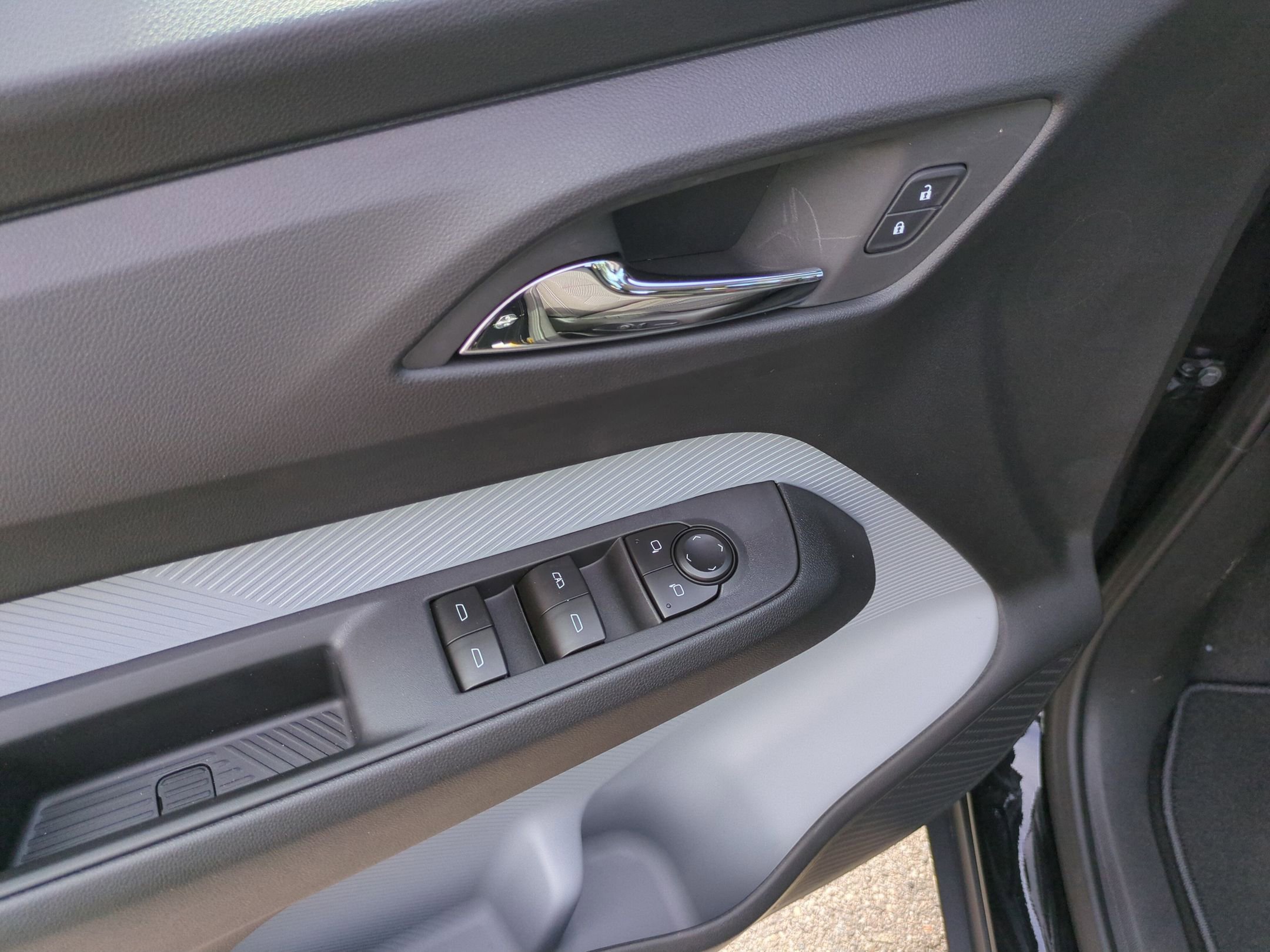 New 2027 Mosaic Black Metallic Chevrolet LT image 23