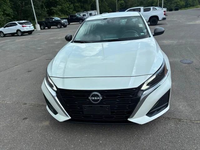 Used 2024 White Nissan 2.5 SV image 4