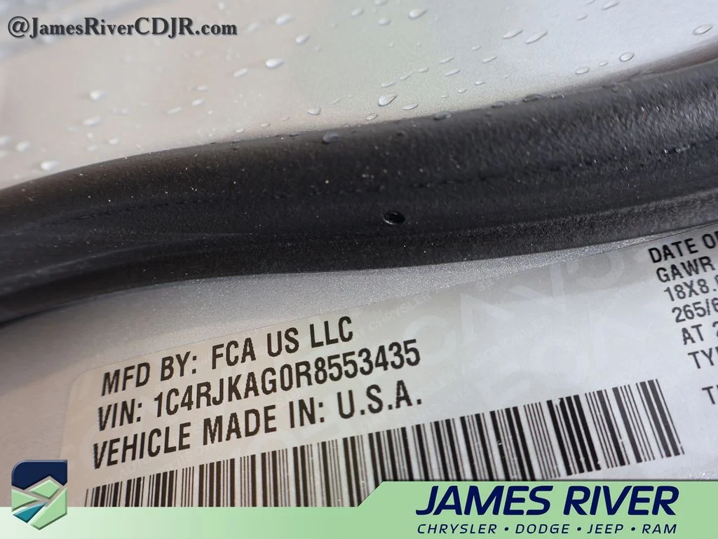 Used 2024 Silver Jeep Altitude image 41