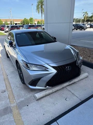 2024 Lexus ES 300h F SPORT Handling