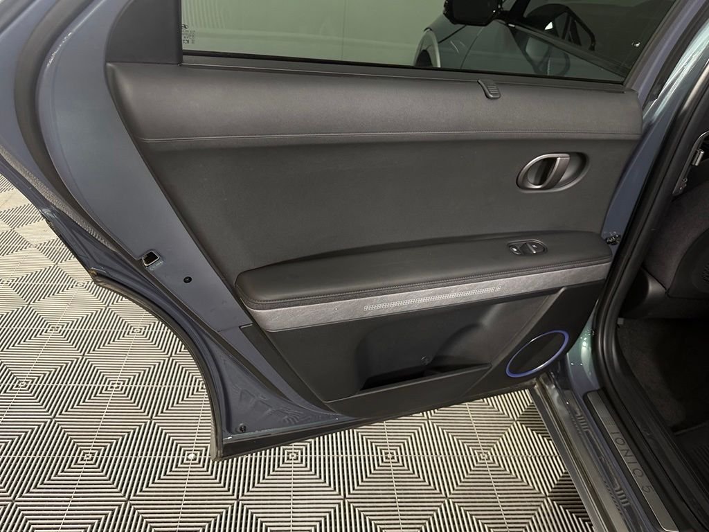 Used 2025 Green Hyundai Limited image 27