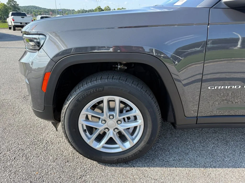 New 2026 Baltic Gray Metallic Clear-Coat Exterior Paint Jeep Laredo image 22