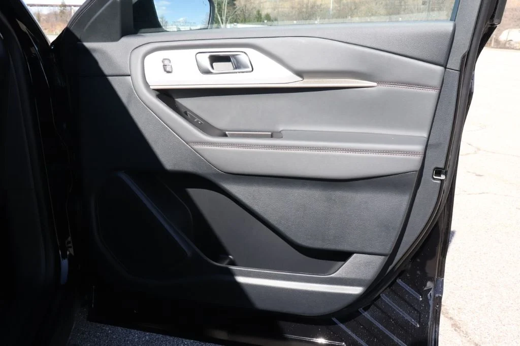 New 2026 Agate Black Metallic Ford Active image 44