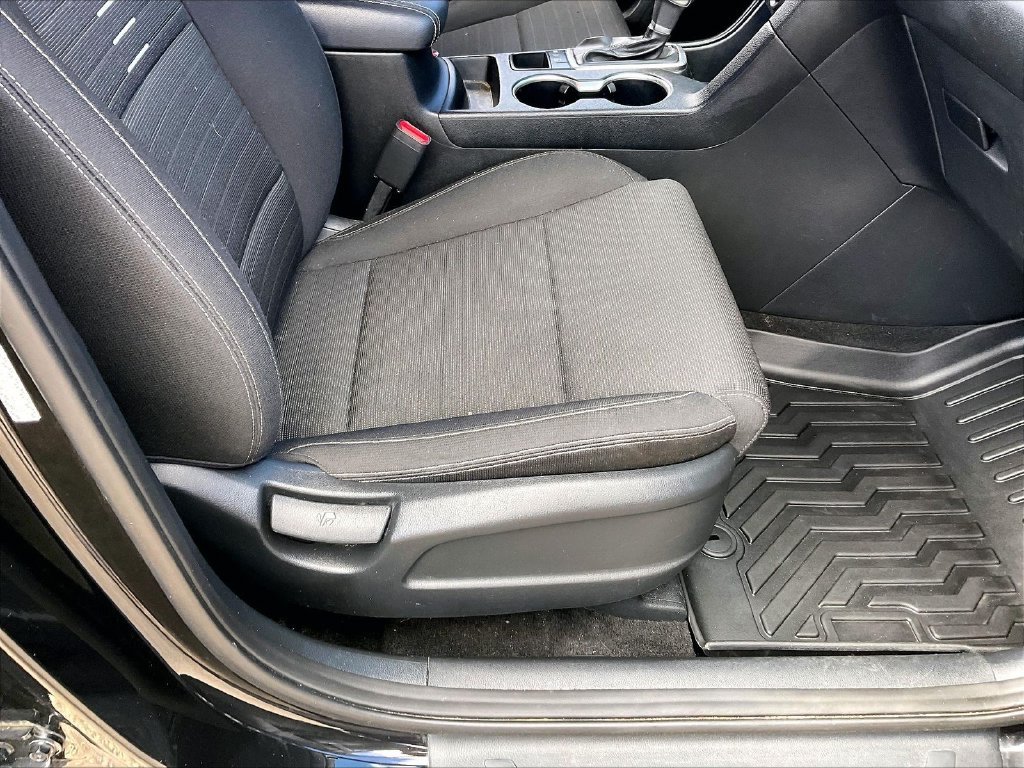Used 2018 Black Cherry Kia LX image 35