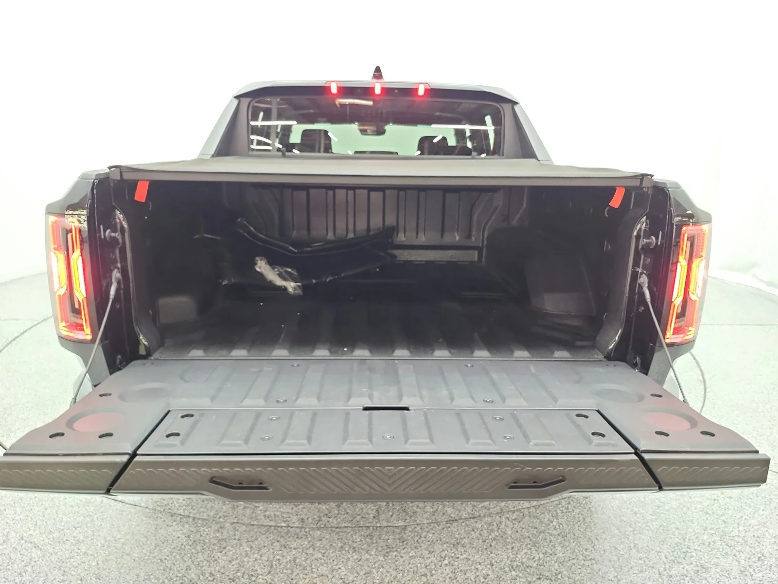 Used 2025 Void Black GMC e4WD Crew Cab 3X image 20