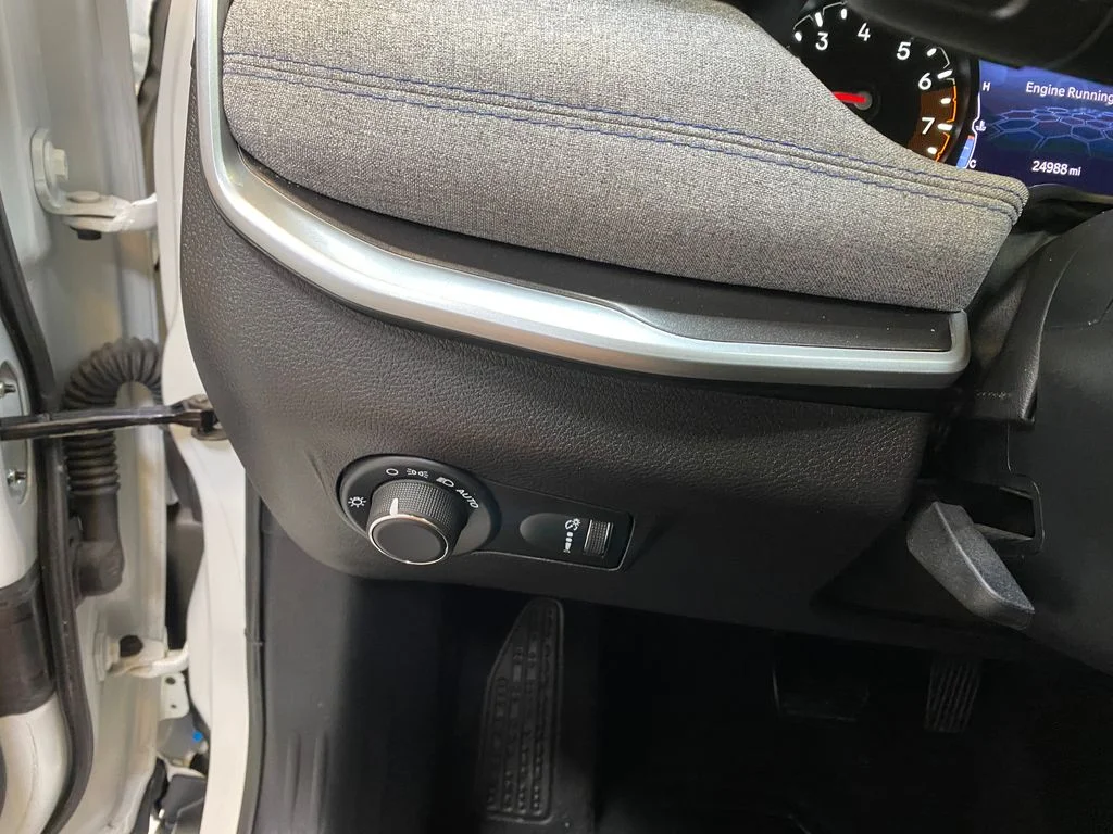 Used 2025 White Jeep Sport image 33