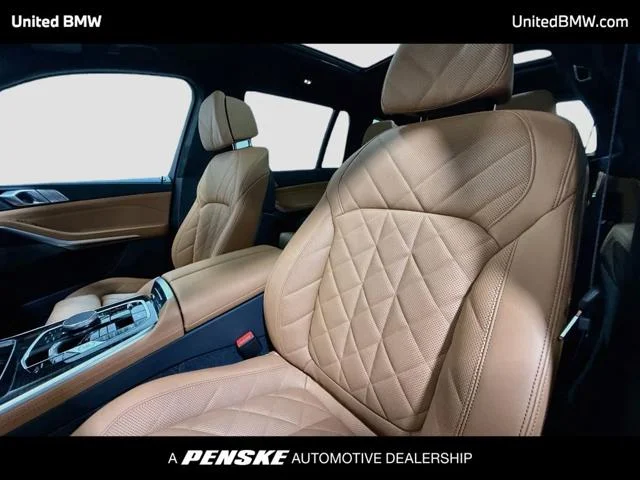 New 2027 Manhattan Green Metallic BMW X7 40i image 5