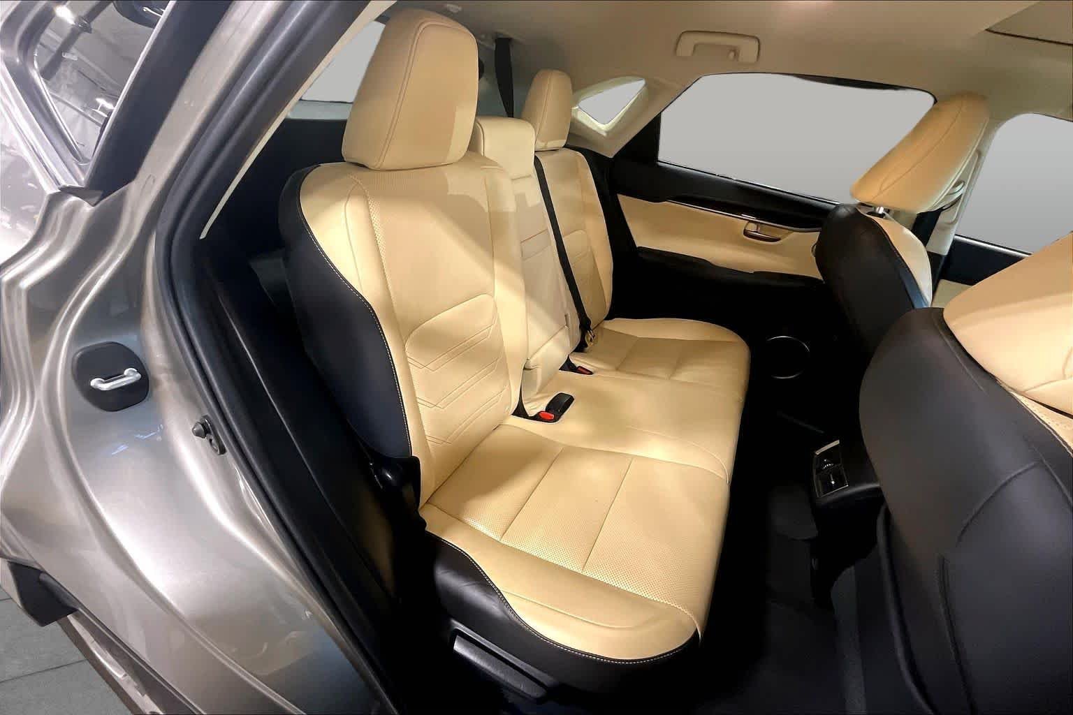 Used 2015 Atomic Silver Lexus  image 19