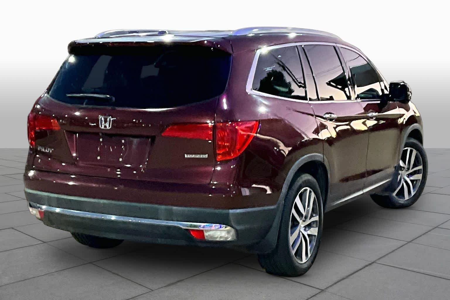 Used 2018 Deep Scarlet Pearl Honda Touring image 13