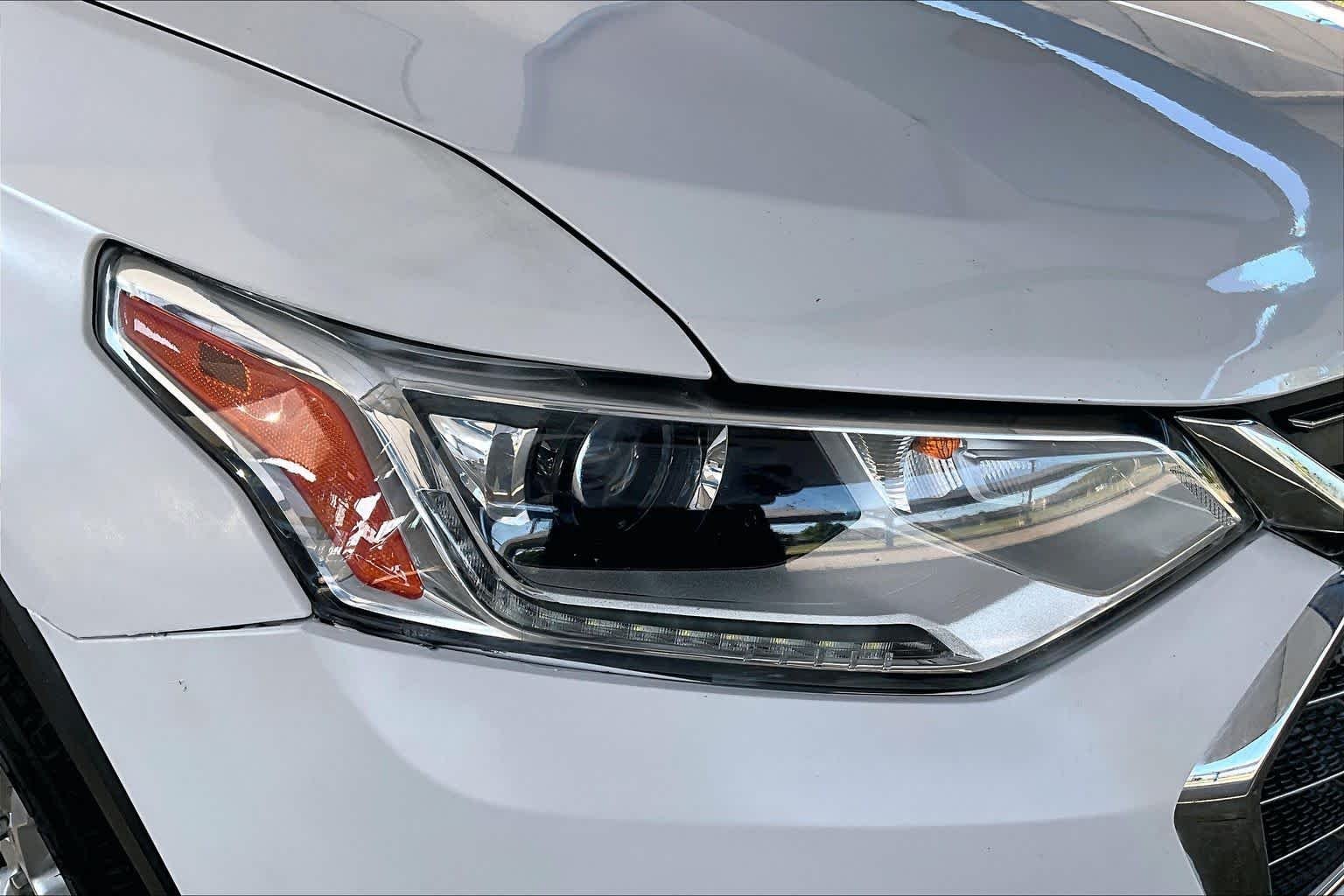 Used 2018 Iridescent Pearl Tricoat Chevrolet LT Cloth image 28