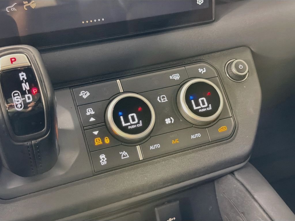 Certified Used 2023 Black Land Rover X-Dynamic SE image 16