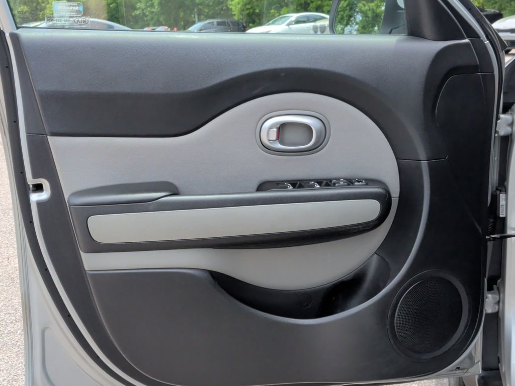 Used 2017 Silver Kia Base image 8