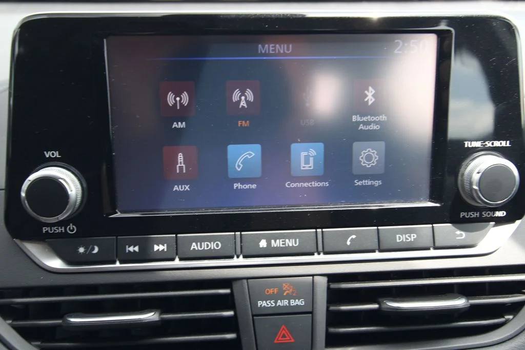 Used 2024 Silver Nissan 2.5 S image 28