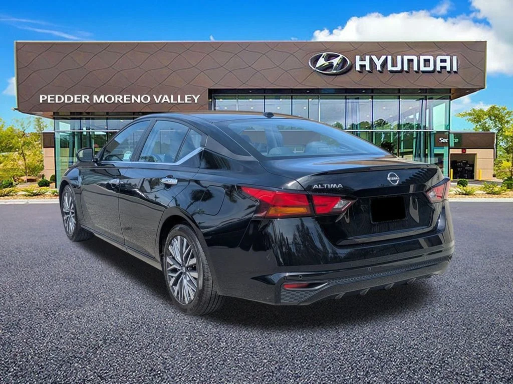 Used 2025 Black Nissan 2.5 SV image 4
