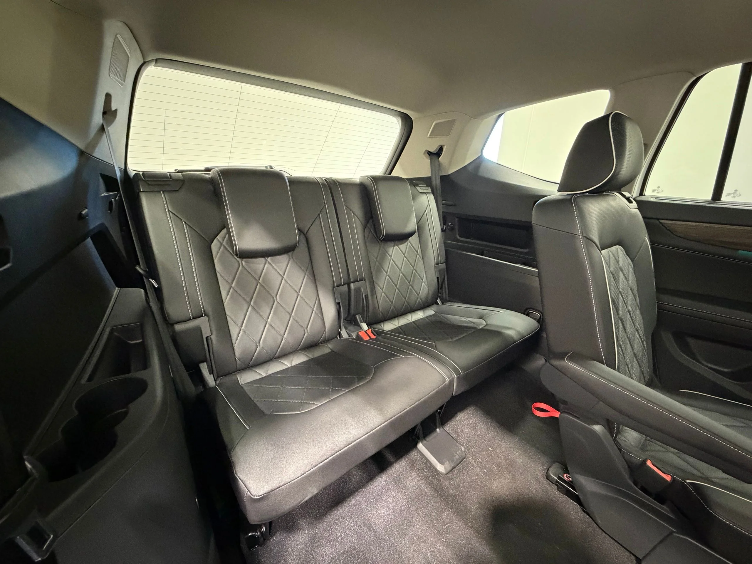 2025 Volkswagen Atlas SEL Premium R-Line - Photo 31