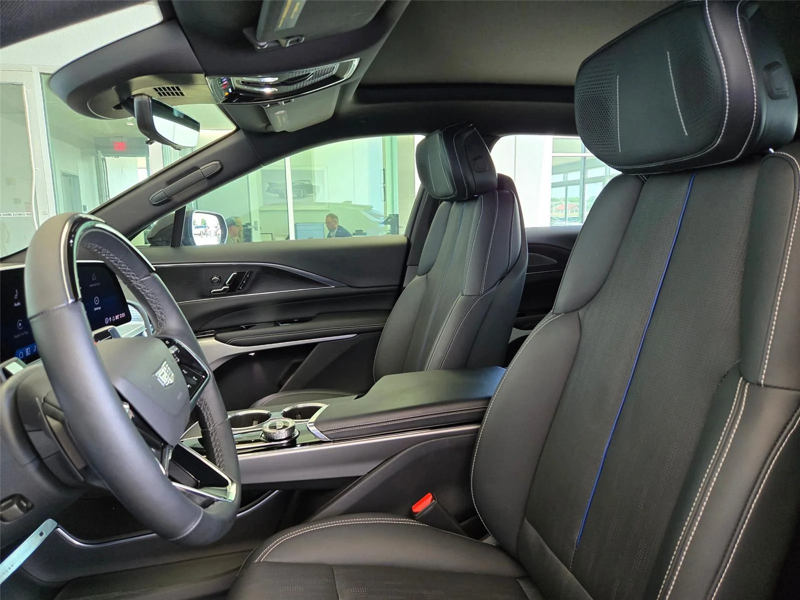 Used 2024  cadillac Sport image 26